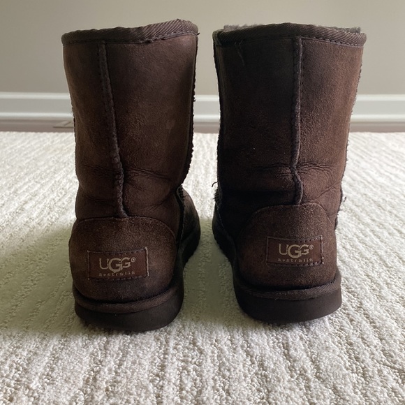 UGG Classic Short II Boot Chocolate - Picture 1 of 10